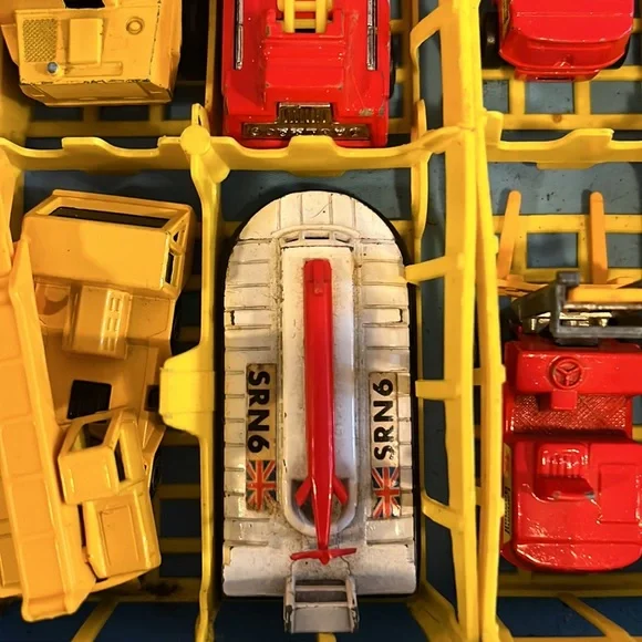 Vintage’60’s ‘70’s Lesney Matchbox case plus cars